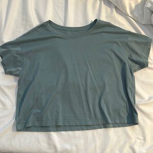 Lululemon cropped tee